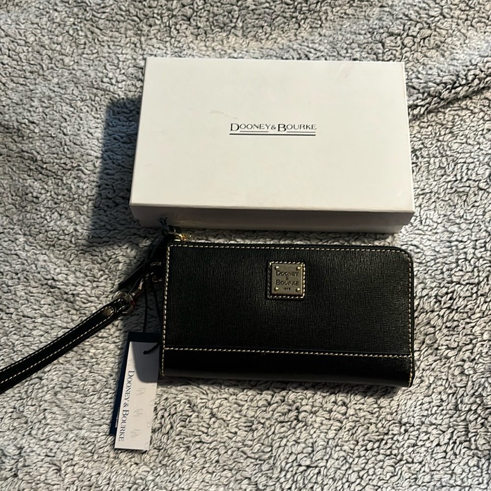 Dooney & Bourke wristlet wallet
